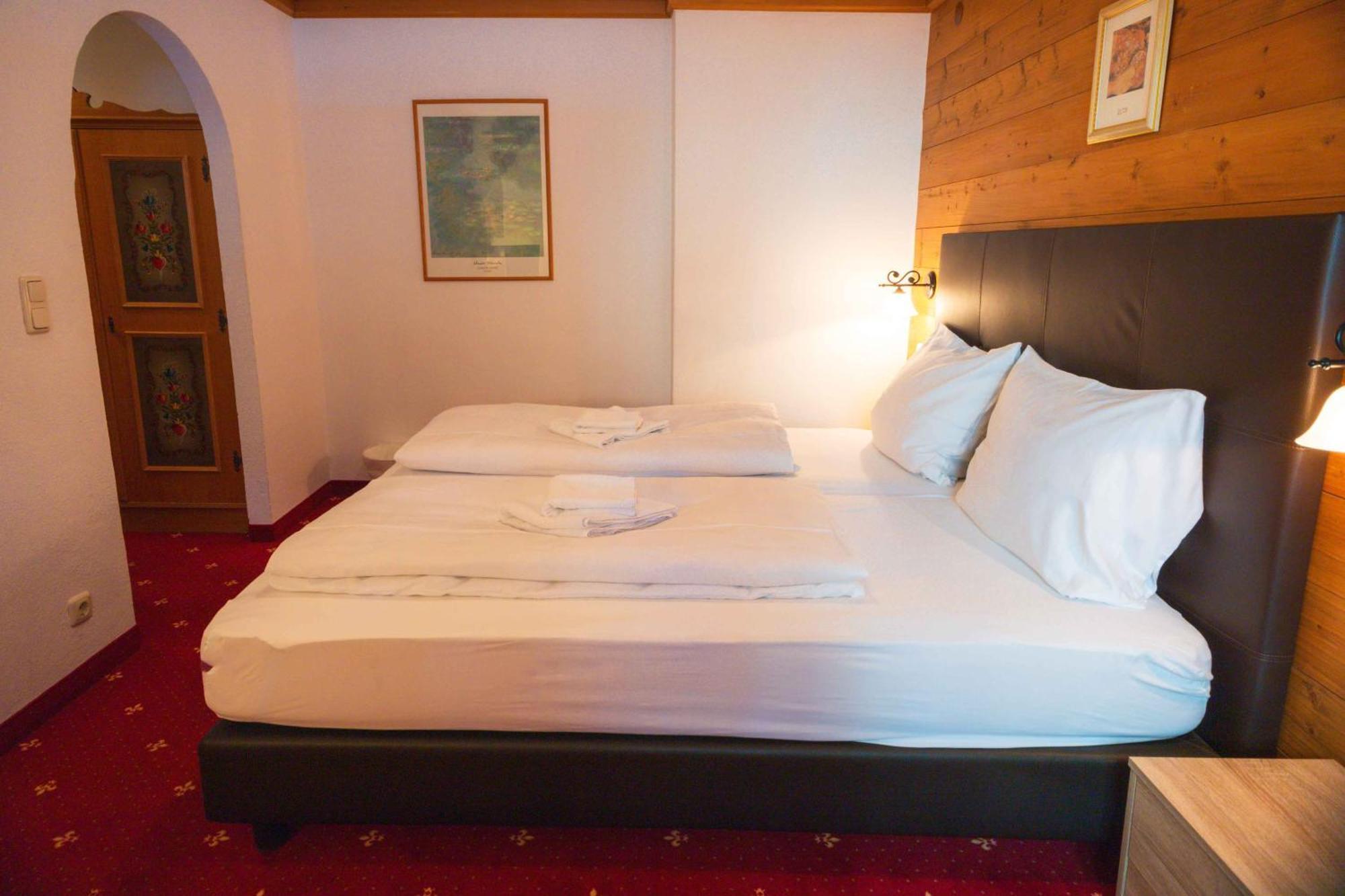 Tirolerhof Hotel Serfaus Room photo